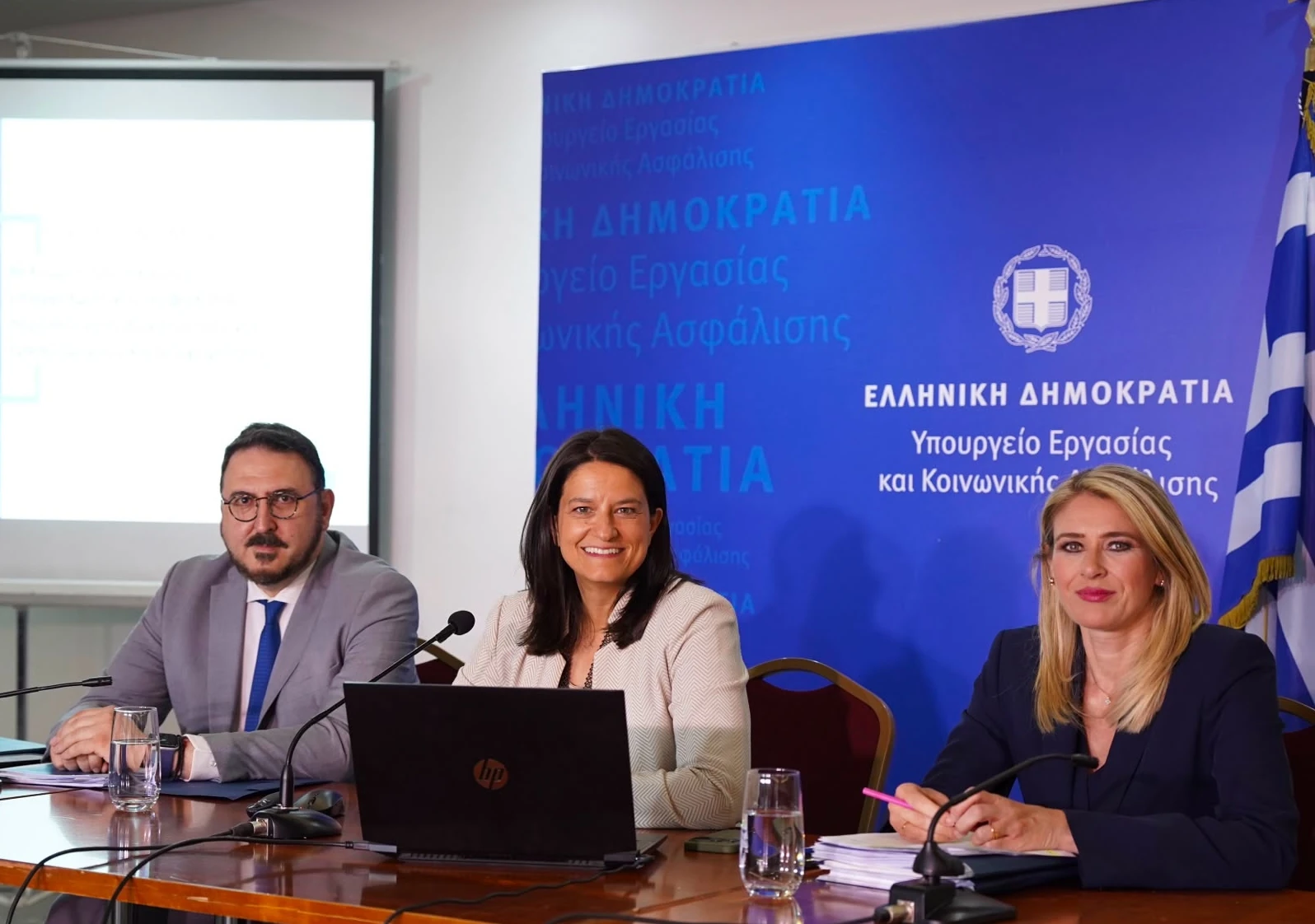 Σε δημόσια διαβούλευση το νομοσχέδιο για την ενίσχυση της επαγγελματικής ασφάλισης. 14+1 Ερωτήσεις και Απαντήσεις για το νέο σχέδιο νόμου του Υπ. Εργασίας.